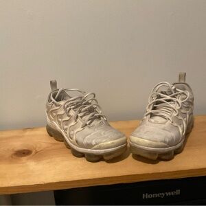 Nike Men's White VaporMax Shoes